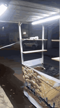 عربان البيع مل البلبي نضيف و كامل من اناره  و رفوف و كامل مكاني بغداد المنصور السعر ١٧٥ هذا رقمي ***********
