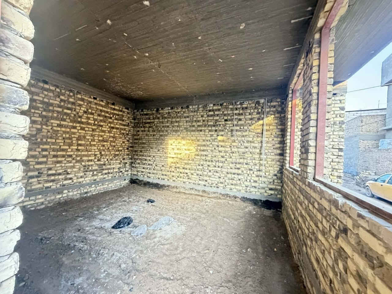 لبيع هيكل ٢٠٠متر طابو زراعي سند ٢٥  عنوانه حي الرضا الثانيه بفرع صالون نازك متكون من غرفتين نوم وصاله وكلدور ومطبخ وموزع ومجمع صحيات وبيتونه وستاره  الاتصال على الرقم ***********
