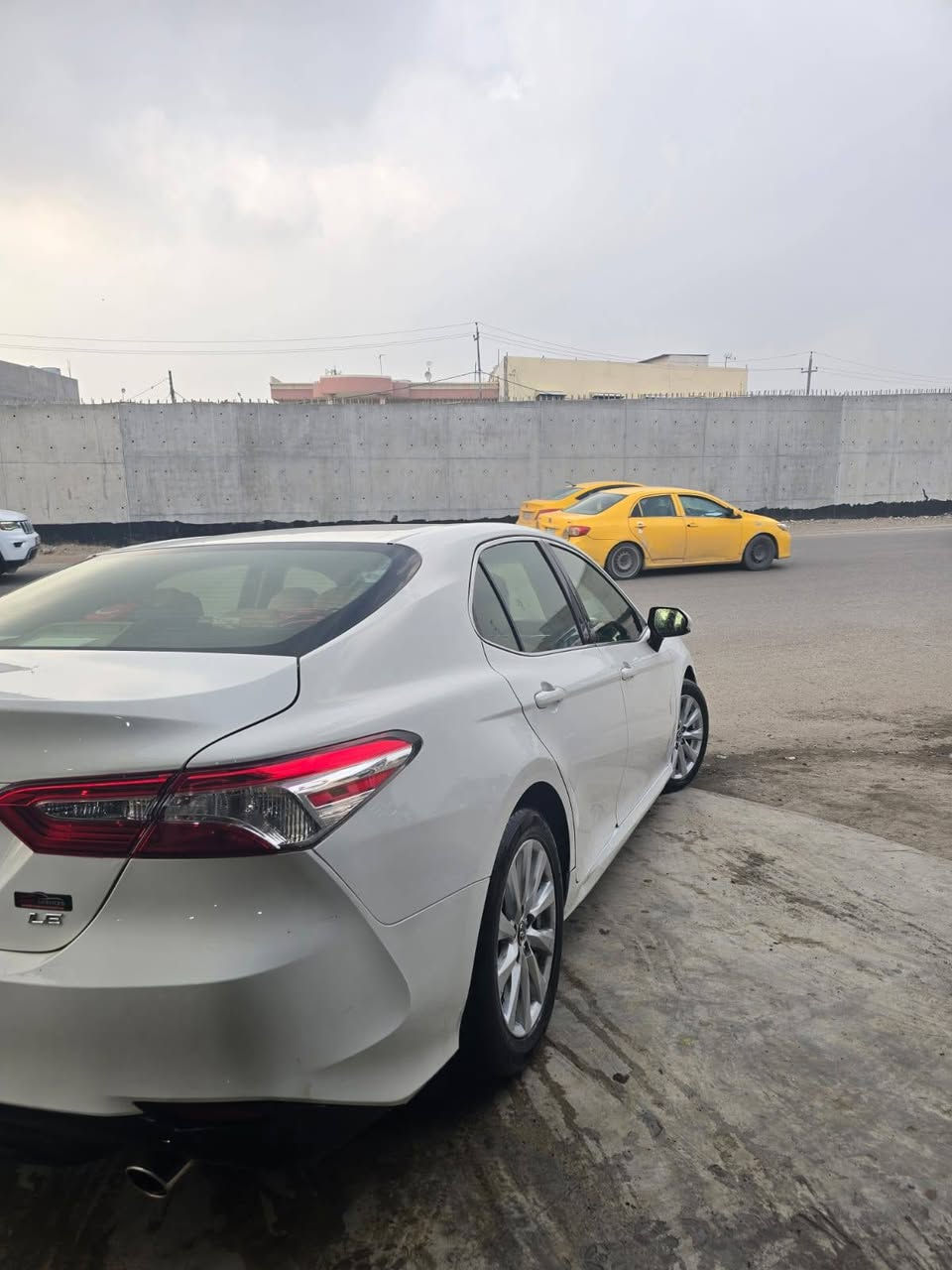 🚗 تويوتا كامري 2018
اللون: أبيض
المواصفات: LE
اللوحة: كركوك
المسافة المقطوعة: 100 ألف ميل
المحرك بحالة ممتازة
القير (الكيـر) يعمل بكفاءة عالية
السيارة نظيفة وجاهزة للاستخدام دون أي ملاحظات
سيارة عملية، مريحة، واقتصادية، مناسبة للاستخدام اليومي والسفر
💰 السعر: 183
قابل للتفاوض البسيط للجادين فقط
📞 للاستفسار والمعاينة يرجى التواصل
***********
***********
