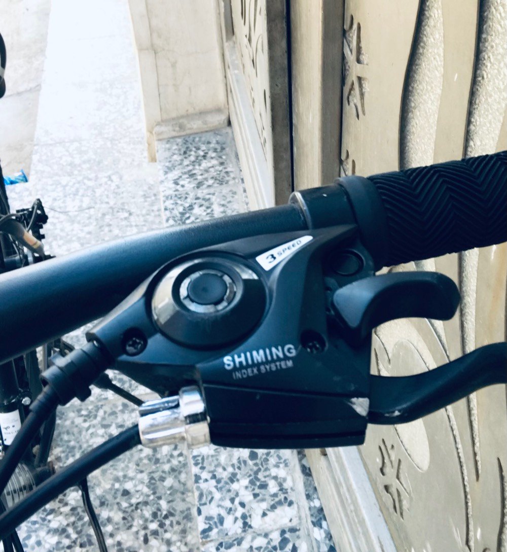 العنوان بغداد الغزالية بايسكل نضيف مامستعما 
صناعة اوربية
بي7سرع خلفية
3امامية
البايسك كلشي بي شغال وبي ماجال