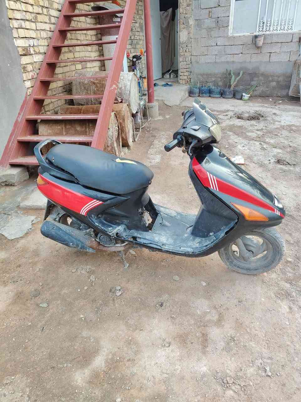 السلام عليكم دراجه فراشه لبيع مفتوحه مر وحد مكانيه شاميه بحي الجمهور رقمي *********** السعر ب325 وبيه مجال
