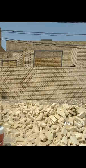 هاذي أحد عمالي من البناء في الكوت مع اخوكم أبو حسين الخلفه للبناء ***********
