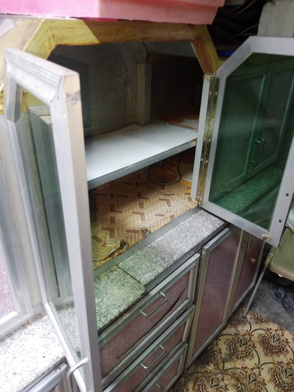 للبيع كاونتر
مترين ونص 
سعر 150

***********
