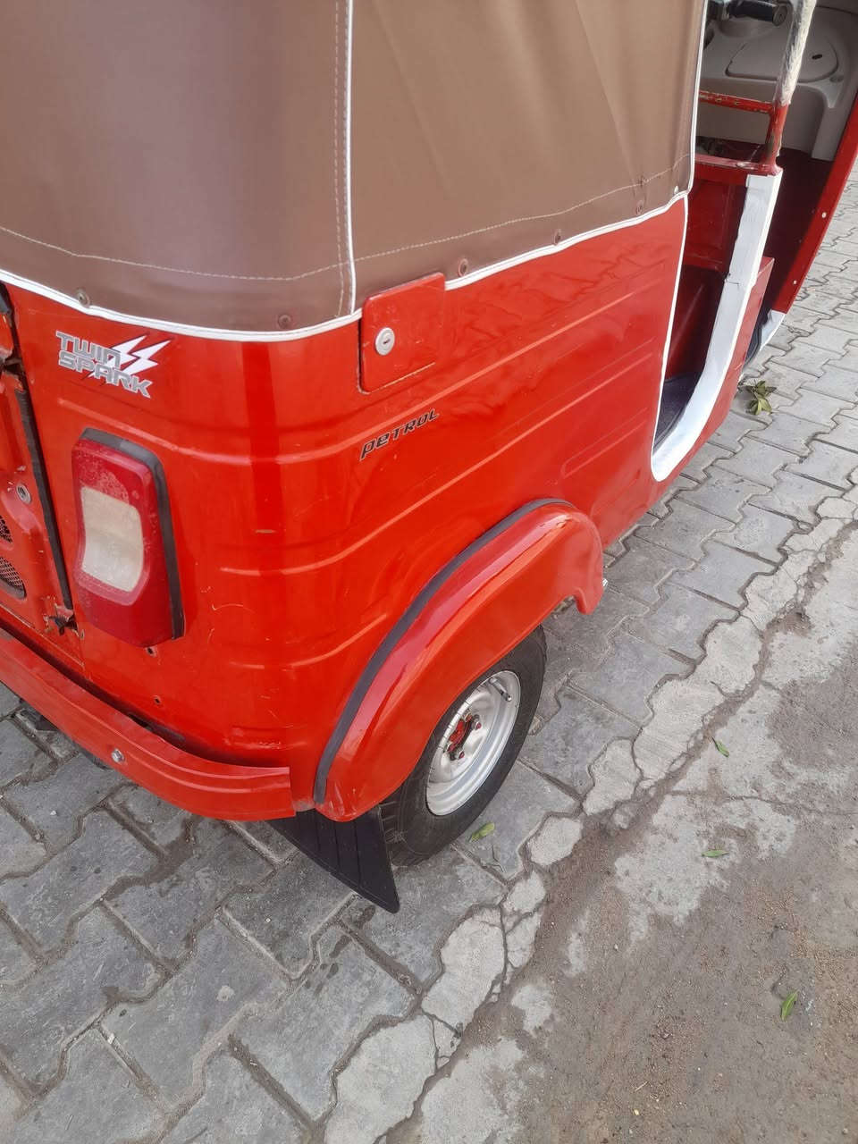 تكتك للبيع موديل ١٩ سنويه ورقم سعرها ٥ملايين و ٧٠٠ ميسان المجر الكبير ***********
