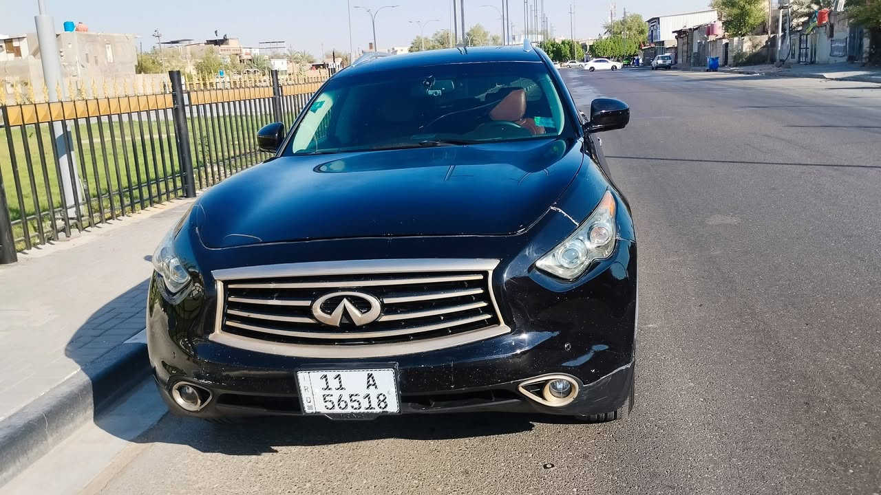 سلام عليكم 
انفنيتي 37fx موديل 13 
السيارة رقم بغداد مشروع وطني باسمي 
السيارة بالبصرة المعقل 
جاهزه من من كلشي 
بيه ضربه بالباب العبري مال دراجه 
ومبدل قبق صندوق 
و البارحه طلع صوت بالمحرك 
تمشي طبيعه ماماثره وترايك وين متريد 
تبريد ثلج 
لكن ابيع محرك كايم 
السعر 90$
***********
