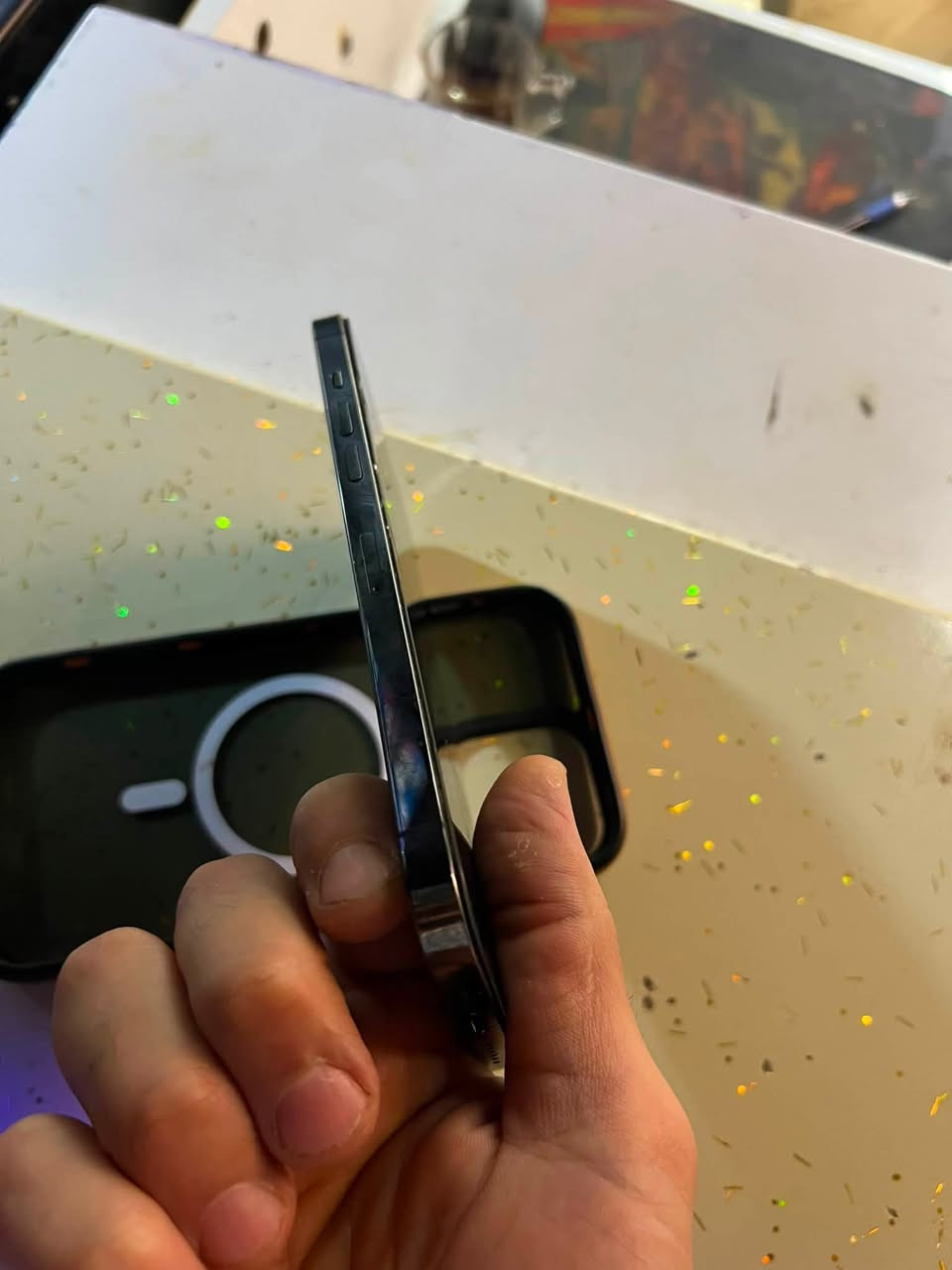 السلام عليكم ايفون ‏iPhone 12 Pro Maxللبيع فقط ذاكره 256
مبدل شاشه وبطاريه وكامرات واضحات بلصور جهاز كله شغال وبي فطر بلكلاسه فيس ايدي شغال جهاز مال تمشيه حال اكرر شغال مابي اي خلل 
مكاني بغداد العطيفيه السعر 200 الف قفل قفل قفل 
***********
