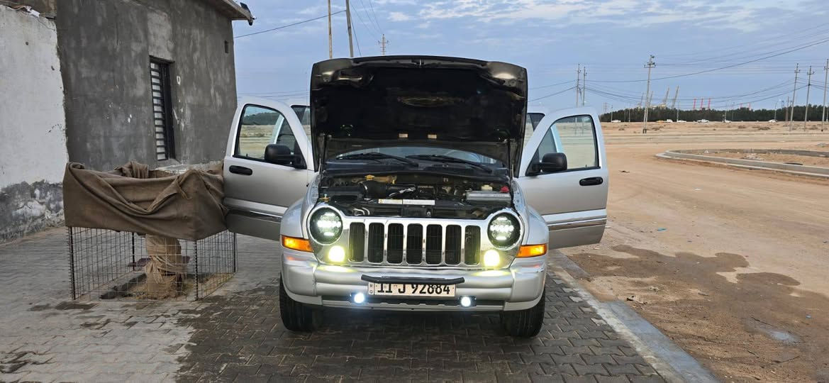 جيب ليبرتي ٢٠٠٧ سياره مكفوله من كلشي سياراه باسمي مكرك جديد سياره جاهزه من كلشي كلشي حته تايرات سبب البيع اريد اشتغل ع خط ورايدلي وبامه سعرها ٩٥ مكاني البصره ام قصر
***********
