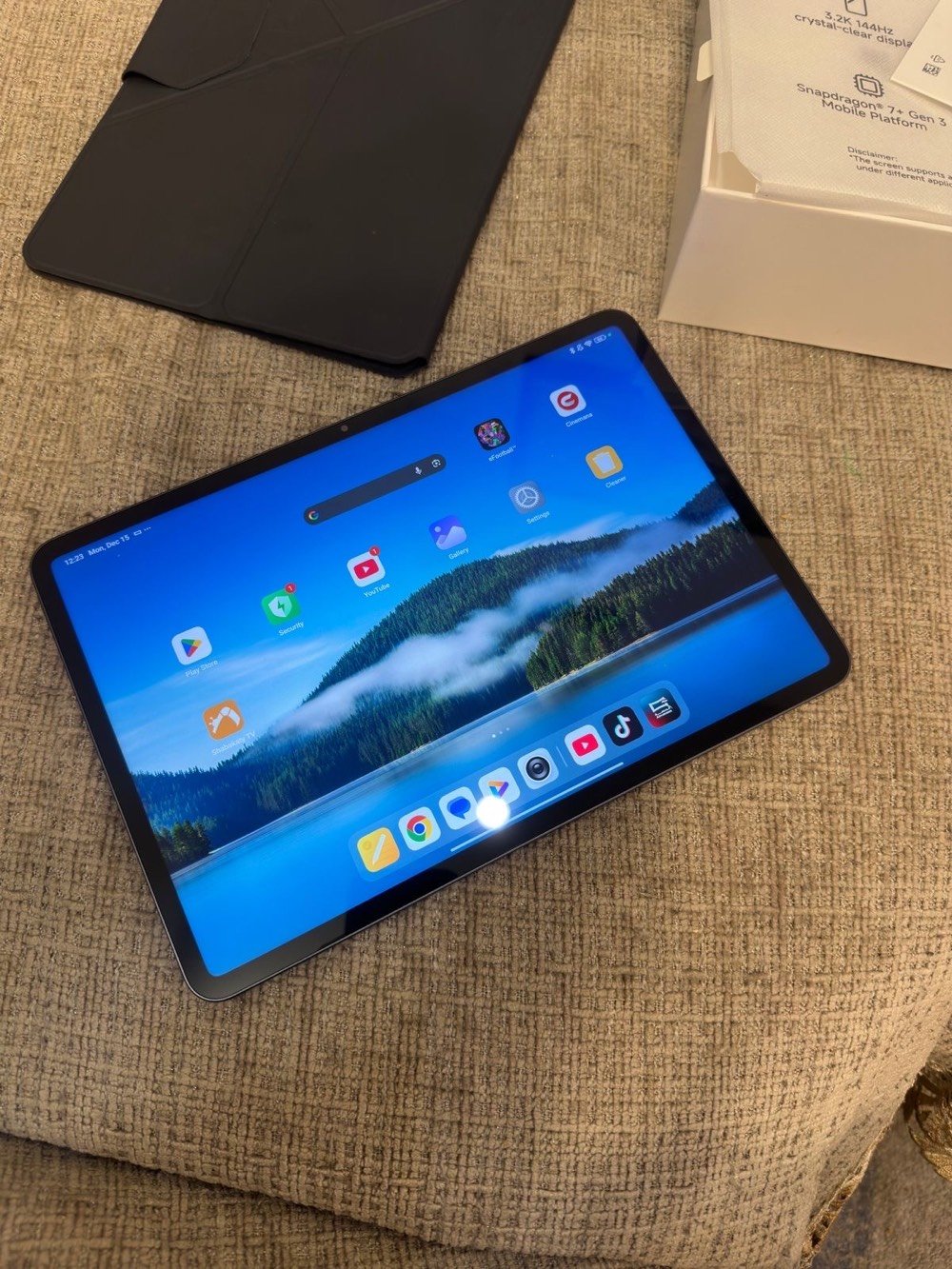 شاومي باد 7 للبيع كامل ملحقات جديد استعمال قليل مكاني بغداد متواجد هنا و***********وتساب
السعر 420 وبي مجال بسيط 
ذاكرة 265
90 فريم ببجي
كول اوف ديوتي 120 فريم حجم 11.2
الدقة 2136 × 3200
المعالج  Snapdragon 7+ Gen 3mobile platform

144 Hz
الذاكرة العشوائية 12
البطارية 8850
عدد دورات الشحن 20 دورة 
الشحن 45 واط اللون المميز