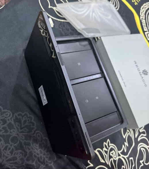 ايباد ريد ماجك نوفا 512 ذاكره استخدام بسيط كل ملحقاته كامله 
750 وبي مجال بسيط 
مكاني بغداد 
***********
