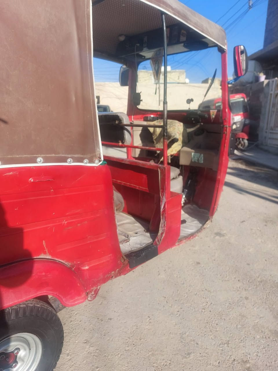 سلام عليكم تكتك 2017 شهر 12 اوارق المصطفى تكتك حلوة او نضيفة بيهة خياسات بسيطة بس التكتك عدلة بيهة تخم تاير جبلي كهربائيات كلهة شغالة عدة كيج بانزين طوافة خربانة التكتك البارحة مجفتهة بعدهة عل سحك شرط الغراض القديمة موجودة محرك البلادي بيهة مسجل او دمام او زنون شرط يعمي تكتك مال جناي.          ( سعرهة 3300 اوبيهة مجال قليل حك الجية  ) 
اثير ***********
اسيا *********** بيهن واتساب اي ستفسار اتصل 
مكاني شعب نهايت الفورتات
