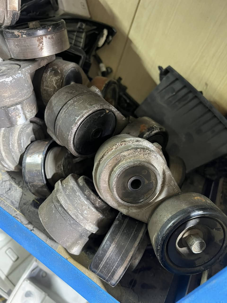 غراض سيراتو تفصيخ حاويه وجديد من موديل ٩ الى ١٣  مكاني بغداد مدينة الصدر قطاع ٦٩ تقاطع الكياره قرب حسن وحسين ابو الأبريك يوجد توصيل جميع المحافظات ٥٠٠٠ الاستفسار ًالاتصال عل الرقم *********** الحجز واتساب
