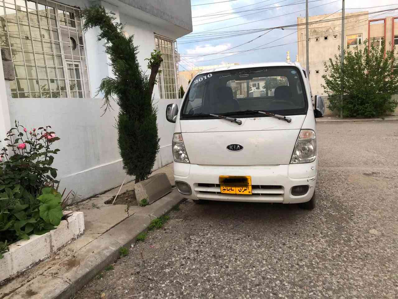 کیا بار ٢٧٠٠ بۆ فرۆشتن بەناوی خۆمەوەیە هەموگیانی بەشەرت بەشەرتی گیرو مەکینەو پەمپ و کارەبای   مەکینەو پەمپی ئەوروپی نەکراوەی لەسەرە بی بوخار بەشەرتی تەقەو رەقە سەیارەکە بی بۆیاخە دەعمی نیە هەموو گیانی بەشەرت ئەدەم سەنەوی ساڵێکە بەسەر جوە بەشەرتی تەحویل و خرامە ئەی فرۆشم سەیارەی زیر کەسابەتە  بەناوی خۆمەوەیە ٥ سالە لای خۆمە  
 ١٠٠ گەلاو معامەلەیەکی کەم بی نوقسانیە  ***********
*********** السليمانية, العراق
