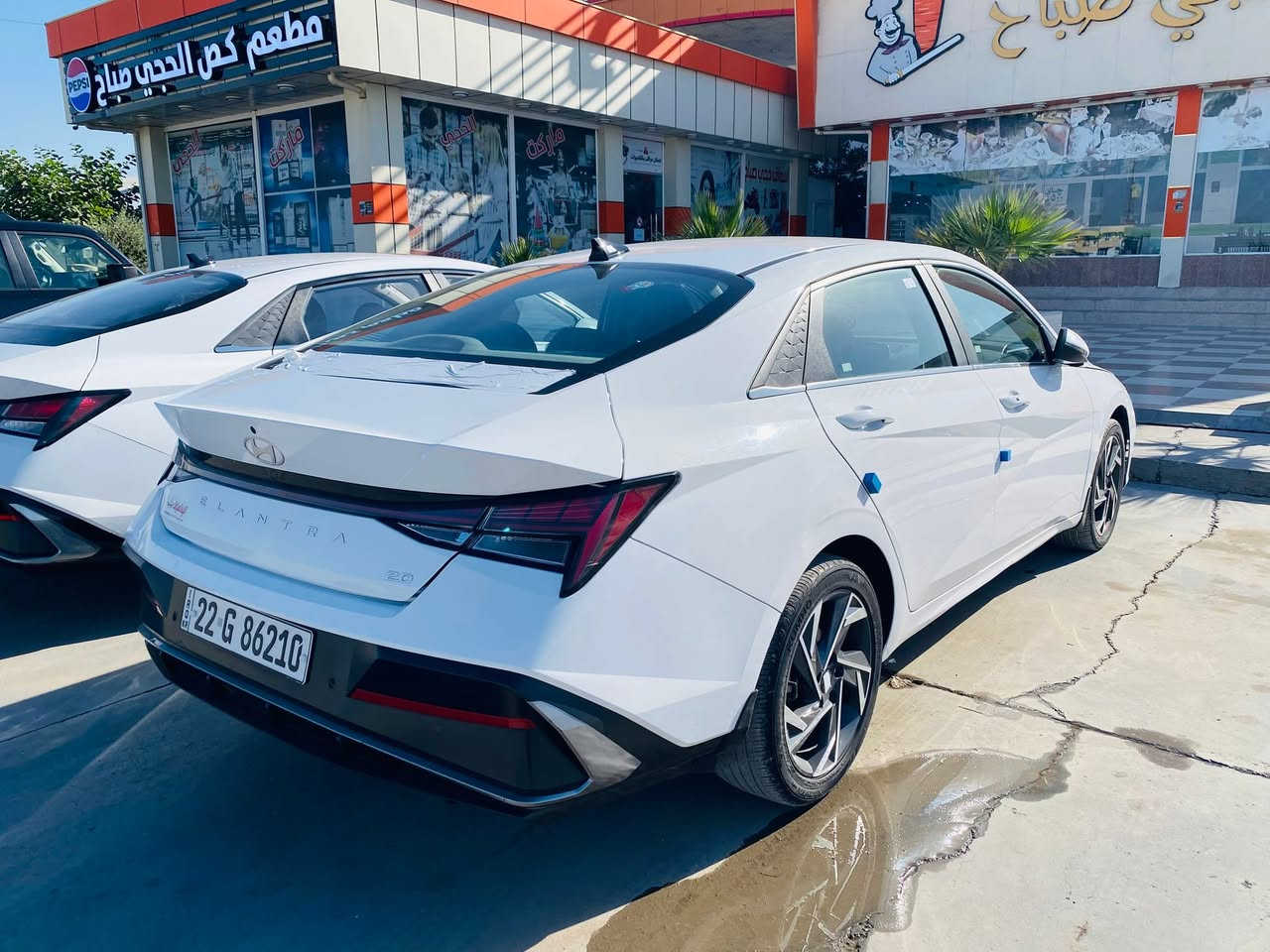 السلام عليكم
🚘 للبيع هيونداي إلنترا 2024 وارد خليجي 🇰🇷

✅ محرك 2000 CC
✅ فول مواصفات
✅ شاشة كبيرة مع نظام Apple CarPlay و Android Auto
✅ كاميرا خلفية
✅ حساسات أمامية وخلفية
✅ تشغيل بصمة (Start/Stop)
✅ دخول ذكي (Smart Key)
✅ فتحة سقف
✅ مقاعد جلد
✅ تحكم بالسكان
✅ مثبت سرعة
✅ شاحن لاسلكي
✅ مرايا كهربائية قابلة للطي
✅ إضاءة LED أمامية وخلفية
✅ نظام مانع الانزلاق والثبات الإلكتروني
✅ وسائد هوائية متعددة
✅ جنوط ألمنيوم وكالة
✅ تكييف أوتوماتيك
✅ نظام مراقبة ضغط الإطارات
✅ توفير ممتاز بالوقود
وباقي المواصفات المعروفه
فحص وهزه جديده بأسمي تحويل مباشر 
💵 السعر: 173ورقه وبها مجال  بسيط للجادين
📍 مكان السيارة: بغداد
📞 للاستفسار والاتصال:
***********

السيارة نظيفة جداً وجاهزة للفحص بأي مكان، والله يبارك لصاحب النصيب.
