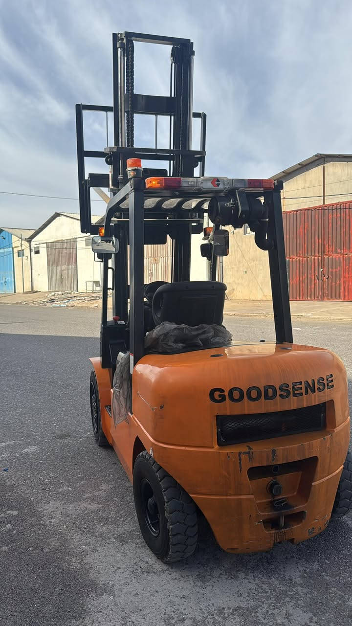 رافعة شوكية  Goodsense
موديل 2015 
ساعات تشغيل  409 ساعة فقط  
استخدام شخصي
يرتفع ٥ امتار 
الحجم 3 طن 
مكينة isuzu ياباني
منفيست رقم كاتي موجود
رافعة جديدة ما بي اى نقص   
 المكان اربيل 
استفسار و سعر  دزلي مسج عل واتساب 
***********
