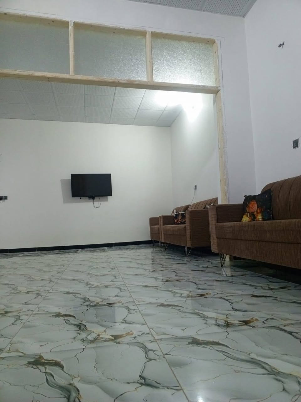 🔥 بيت جديد للبيع - شارع المطار القديم 🔥

🏠 المساحة: 100 متر 
📍 الموقع:نجف كوفة-شارع المطار القديم
قريب على مدرسة القصواء
💰 السعر: 33

التفاصيل:
✅ بناء جديد 100% اساس وسقف صب مركزي
✅ بناء بلوك متين - شغل نظيف
✅ التقسيم: غرفة نوم + صالة + استقبال + مطبخ
✅ صحيات داخلية وخارجية
✅ سطح + منور للتهوية والضوء

للتواصل اتصال 
📞 ***********
