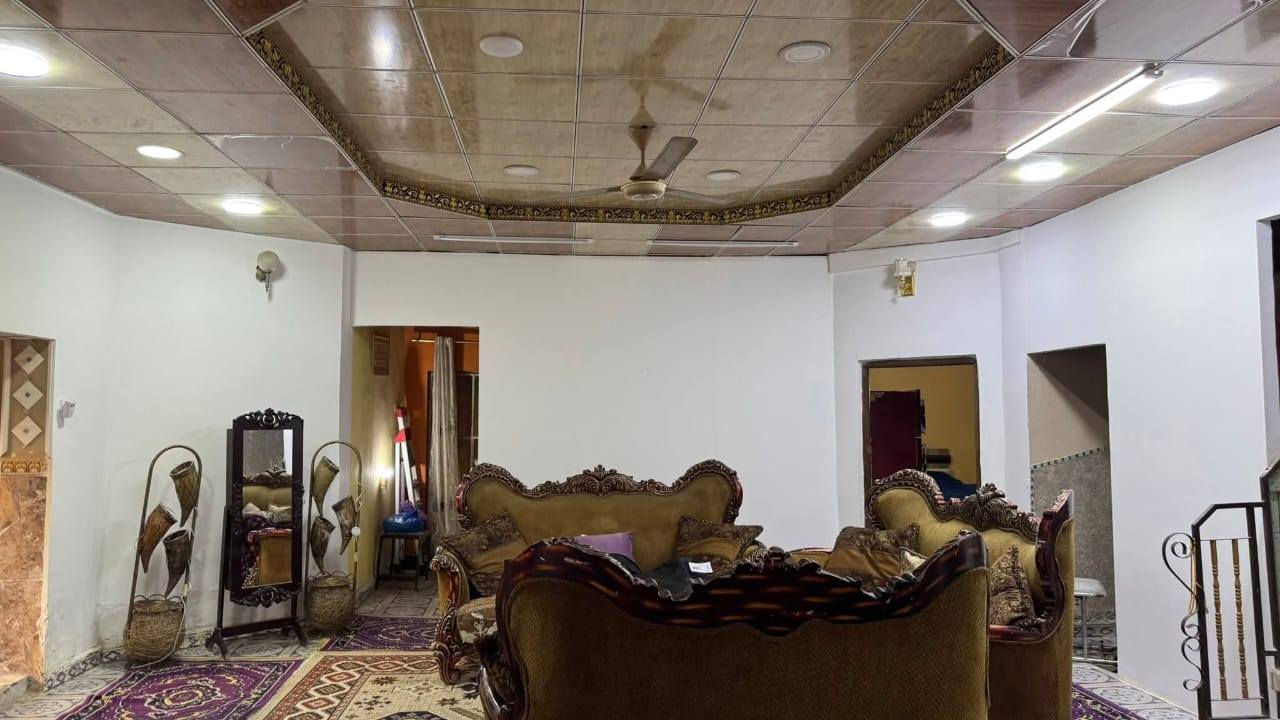 السلام عليكم بيت زراعي للبيع🛑🛑 كونكريت مسلح 350 متر البناء 250 متر في ام العصافير قرب مركز شرطه موسى الكاظم البيت يحتوي على براني كبيره و غرفتين كبيرات و صاله كبيره و مطبخ كبير سيراميك و تهويات عدد 2 و مخازن 2 و صحيات داخليه و خارجيه و السطح ايزوكام السعر 65 و بي مجال للشرايالبراني 7في 4
المطبخ 5في 5
الصاله 4في 6
الغرف 4في 5
والطارمة 100متر 
بي خطين ماي السطح ازكام والكهربا تري فيز
للاستفسار الاتصال على الرقم *********** مكتب عقارات الفردوس تقاطع الحيدريه
