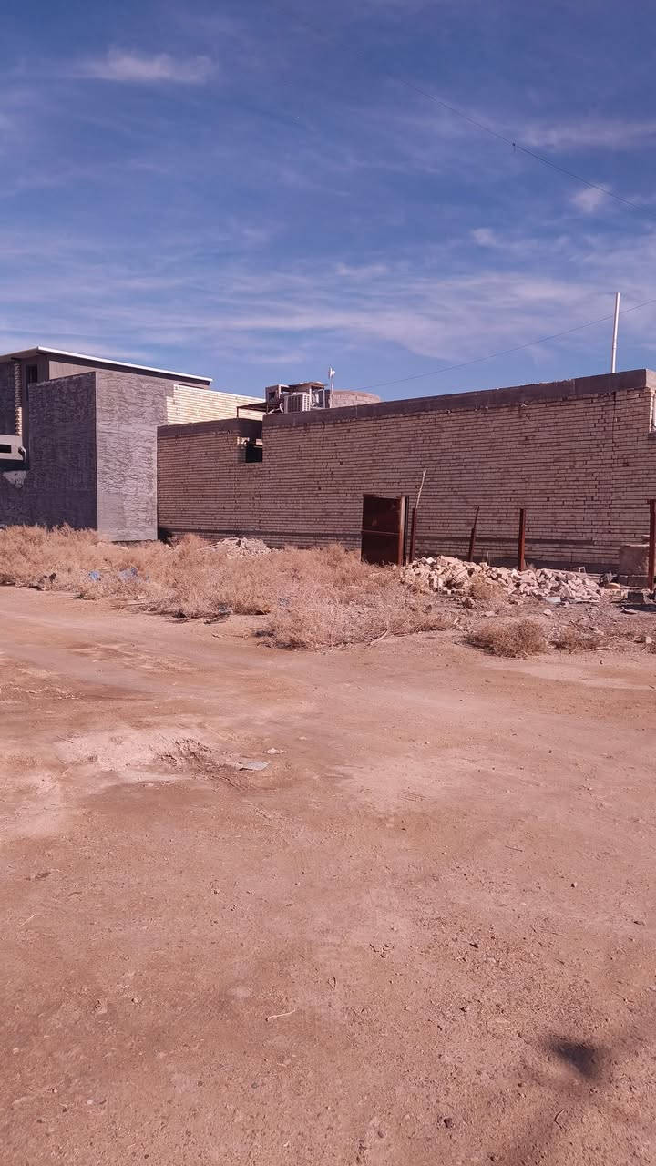 قطعه للبيع في حي المختار مساحه 350متر وجه 17ونص نزال 20 طابو صرف زراعي قرب التكيه وجامع الباسط جميع الخدمات متوفره مدارس ابتدائية ومتوسطه وبنص السكن شارع 10متر سعر القطعه 42وبيه مجال ***********
