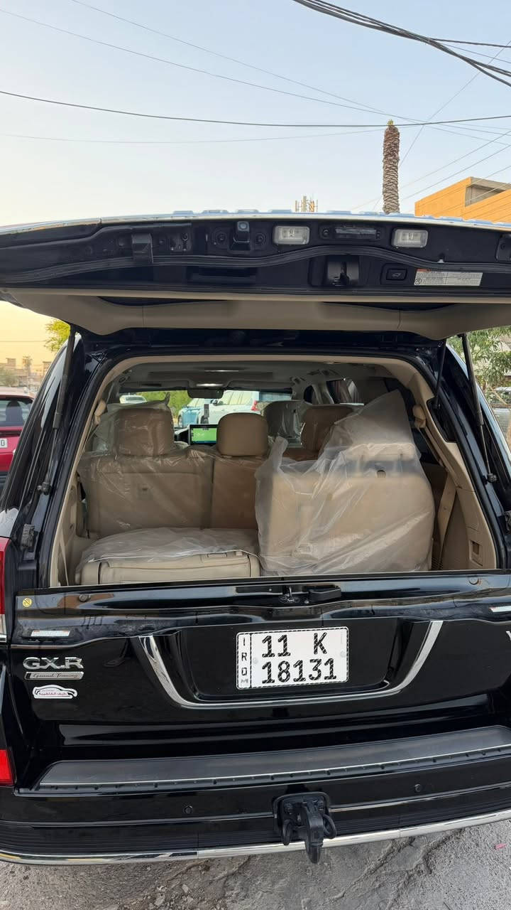 تويوتا لاندكروزر GXR Grand Touring موديل 2019
* محرك V8 سعة 4.6 لتر
* ناقل حركة أوتوماتيك 6 سرعات
* دفع رباعي دائم (4x4)
* فتحة سقف
* مقاعد جلد
*مقاعد كهربائية
* تشغيل بصمة ودخول ذكي
* شاشة ملاحة وترفيه
*كاميرا خلفية
* مثبت سرعة
(Cool Box) ثلاجة *
* جنوط ألمنيوم 20 إنش
* باب خلفي كهربائي
LED أنوار
 ***********
السعر : عند الاتصال
