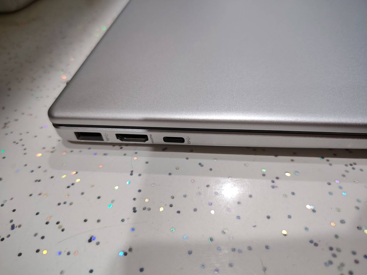 لابتوب hp المعالج: Intel Core i5 (الجيل 13 الأحدث - سريع وقوي جداً).
​الشاشة: 15.6 بوصة بدقة عالية وممتازة.
​الاستخدام: نظيف جداً  وجهاز جديد اقل من شهر وابد ما مستخدم علمود دراسه واخوي معرفله جهاز موصفاته في صوره  اخذتها ب 800 وصل كدامكم بلصوره 
مكاني بغداد الدوره 
رقمي  *********** وتساب 
السعر 600 وبيها مجال
