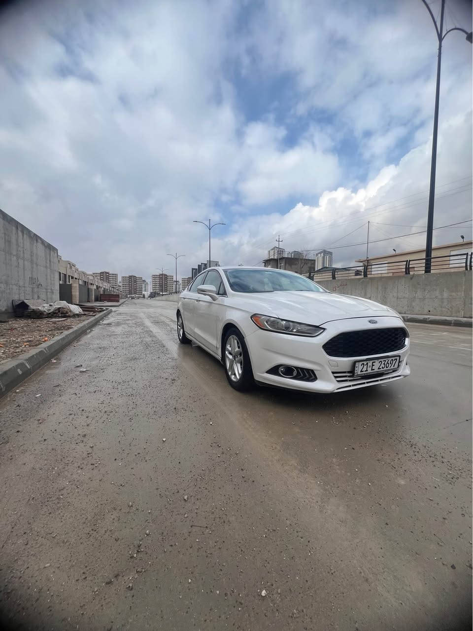 فۆرد فیوژن ۲٠۱٦ 
مواسەفات se سێ شاشە و کوشن کارەبا ئاێنەی هیتەر
۱۳۹هەزار میل ڕۆشتوە 
دەعمی قورسی نیە ئیرباگی سیستەمە داشبۆرد نەتەقیوە 
رەسمی سۆنەریم داناوە
*********** السليمانية, العراق
