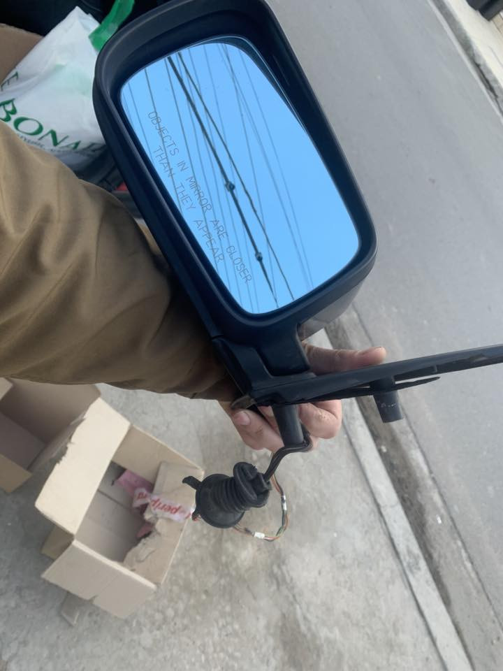 شاشة صقر كاملة هية والكان بأس. والفيش
100  الف قفل
مري صقر اسود كهرباء عادي بدون شفط 
٦٠ الف 
مكاني سيدية ***********
