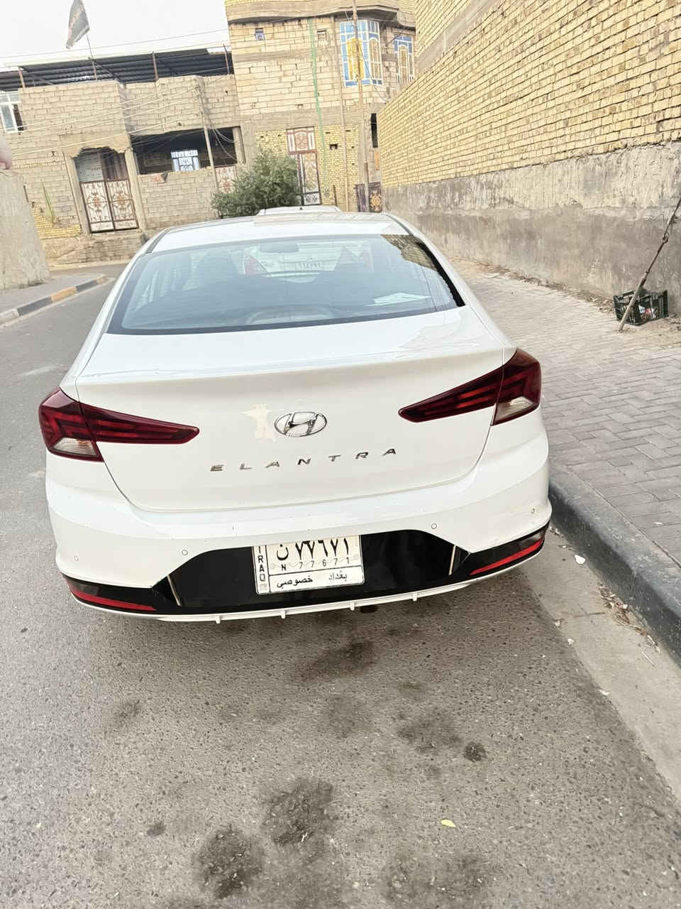 سلام وعليكم النترا مديل 2020 خليجي فول مواصافت فتحه بصمه وضعيات قياده سياره جاهزه للخيره رقم بغداد حره كبل تحول سياره كفاله بيه بس بارد لاتبديل ولا صبغ مال جناي ماشيه ١٦٣حداديه جديده اليوم شاده محرك الفين دوش جاهزه من كلشي للخير 
ملاحضه : المحرك مفتوح 
مكان السياره بصره القبله *********** السعر 155 وبيه مجال بسيط
