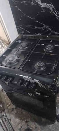 طباخ 4 عيون شغال كله مابي اي عيب  وكاونتر ابو السنك خانتين نضيف  كلهن ...