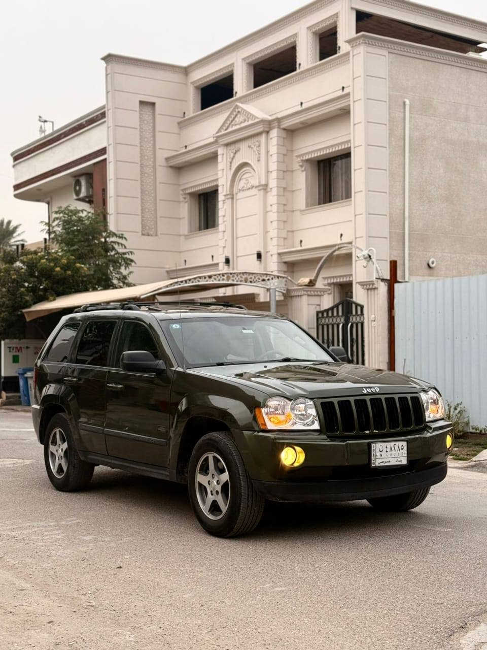 السلام عليكم
سياره جيب موديل 2007 
موصفات فول 
فتحه . قطعتين تبريد . كير ومكينه مكفولات جديد  
حادثهه جالمغ خلفي عكس السائق حاليأ مصبوغه حزام 
حداديه وصدر مكفولات 
عنواني - الدورة 
السعر : 115 ورقة وبيها مجال
***********
