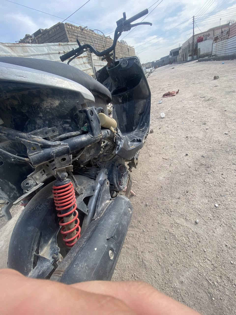 السلام عليكم دراجه سكنس نثيه دراجه نضيف عوزها بس سكليتر(يده بانزين ) كفرات موجوده نضيفات ملاحظة الدراجه صار لها هواي ما مشتغله الشراي يجي خاص وهاذا رقمي ‭ ‭ ٠٧٧٦ ٧٣٩ ٧٥٦٢‬
