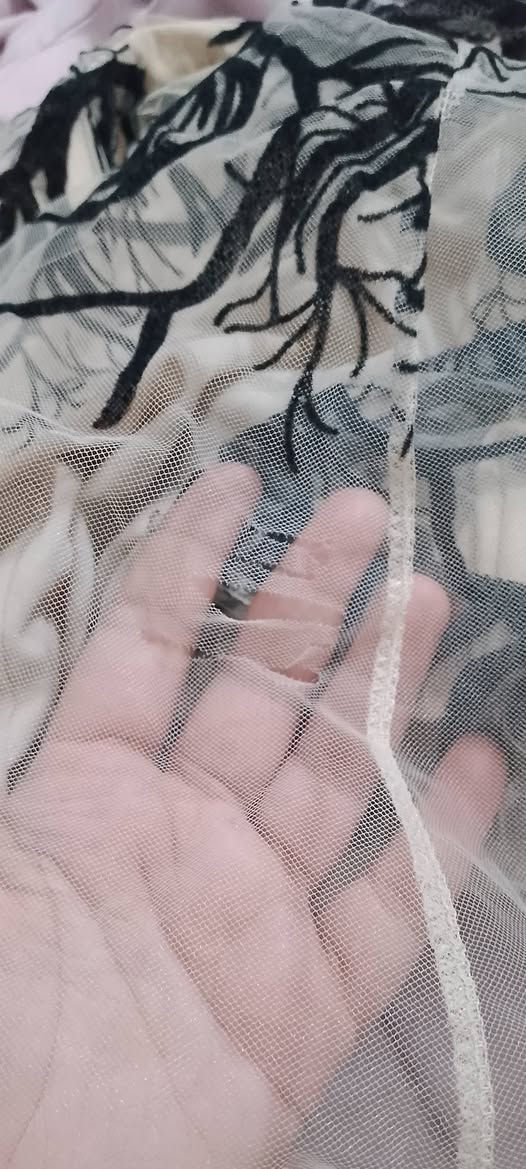 السلام عليكم
هذه بدلاتي كل وحده لابسته ساعتين لبسه وحده صدقا 
البدله البنفسجيه ماخذته 95 رايدته 40
و البدله البيجي و الاسود ماخذته 50 بيه شخطات و مباشره عليهن أريده هسه 20
و هذا ثوب العقد ماخذته 50رايدته 25
يلبسن قياس 40
يعني وزن الحد 58


**إذا كنت صاحب هذا الإعلان وتريد حذفه لأي سبب، رجاءا أرسل رسالة إلى الدعم الفني**