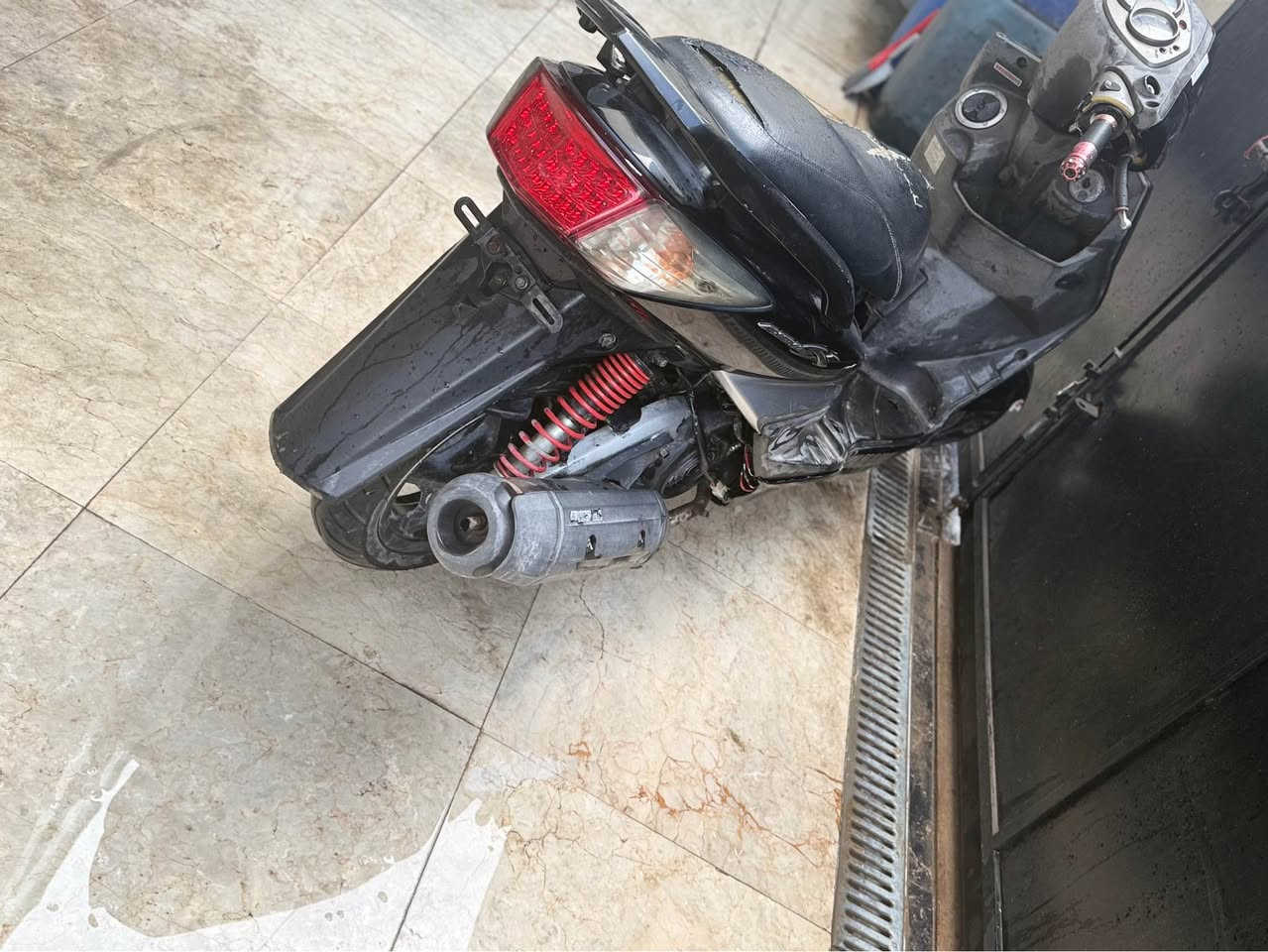 سكنس فحل نوزل 
دراجة حلوة وناعمة 
كفرات ابلادية ختم واحد 
كهربائيات كلها شغاله 
بغداد الكاظمية 
*********** بغداد, العراق
