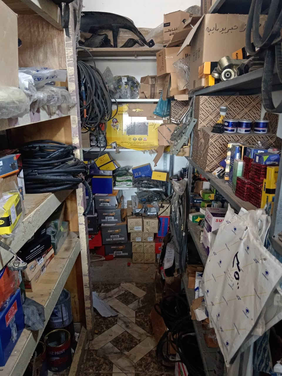 السلام عليكم محل للبيع ادوات احتياطيه لسيارات الايرانيه والكوريه العنوان كربلاء طريق بغداد قرب جامعه وارث الاستفسار ***********
