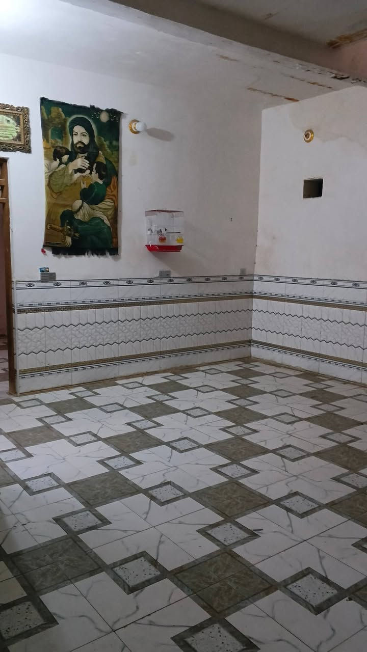 بيت لبيع حي رحمه ثانيه مستشفى البناني شارع عشرين يم فران علولي متين متره الاستفسار *********** سعر خمسه وسبعين رقم توزيع دوله بي مجال لشراي الاستفسار خاص
