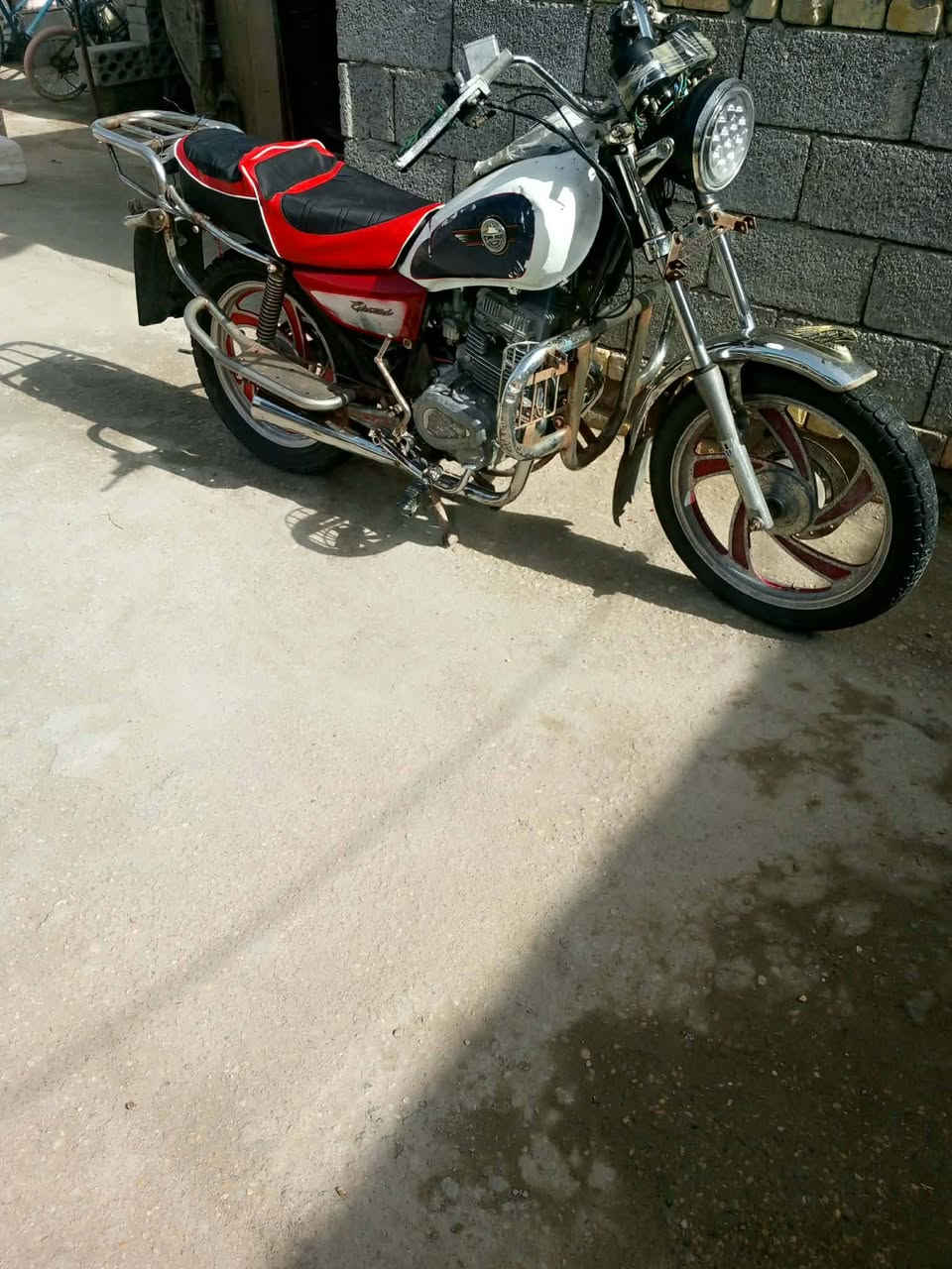 سلام عليكم دراجة للبيع كلك موتيل 13 كهربايات كله شقال نكره سلف تواير جديد مكينه خير من الله مكانك ناصريه رفاعي سعر 225 وبيه مجال وشراي يصل ***********
