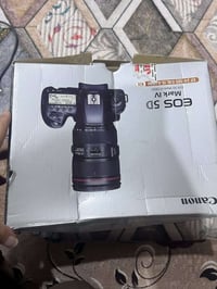 كانون 5Dm4 للبيع  مع عدسة 24-105  كامرة نظافة 85‎%‎ للتواصل  077222723...