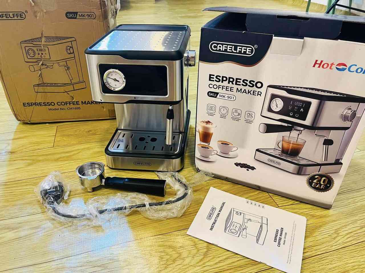 ماكينة إسبريسو CAFELFFE MK-901: ماكينة قهوة شبه أوتوماتيكية بضغط 20 بار وشاشة تعمل باللمس.المميزات الرئيسية: تحتوي على نظام رغوة الحليب وخزان مياه سعة 1.5 لتر تقريبًا.الوظائف: قادرة على تحضير القهوة الساخنة والباردة.
جديده لوك 
سعر ٩٥ الف 
شوفو سعرهه بالعراق بأخر صوره 
متوفر توصيل ٥٠٠٠

للحجز ع الخاص 
توفرت قطعه وحده فقط


**إذا كنت صاحب هذا الإعلان وتريد حذفه لأي سبب، رجاءا أرسل رسالة إلى الدعم الفني**