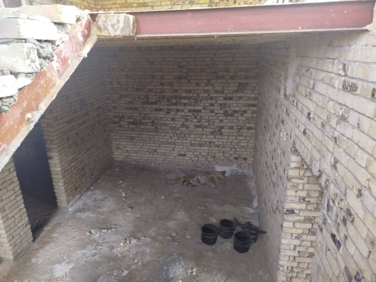 السلام عليكم بيت للبيع زراعي مساحه١٥٠ م يتكون من استقبال وصاله ومطبخ وغرفتين نوم وصحيات داخله وخارجيه العنوان نهايه شارع الوكفه البوجاسم مشمول بتطويب معامله كامله للاستفسار الاتصال على الرقم ***********
