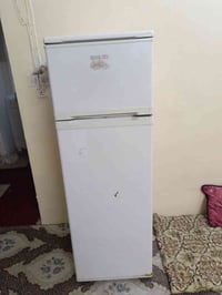 مكلف بالنشر  ثلاجه للبيع كلها شغاله كلشي مابيها قيم واخذ باليرضي الله ...