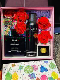 تغليف هدايا • حتى الـ١٢ ليلاً • مدخل سوق الموبايلات