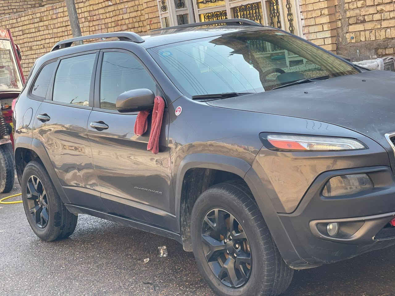 سيارة نوع جيب بزون تريل هوك الفئه العالية فول مواصفات ما عدا الفتحة بدون حادث كما موضح في الصوره 3  قطع رش موضح في السونار محرك 6 سلند. رقم بغداد مشروع وطني للاستفسار عل رقم *********** عمارة, ميسان
