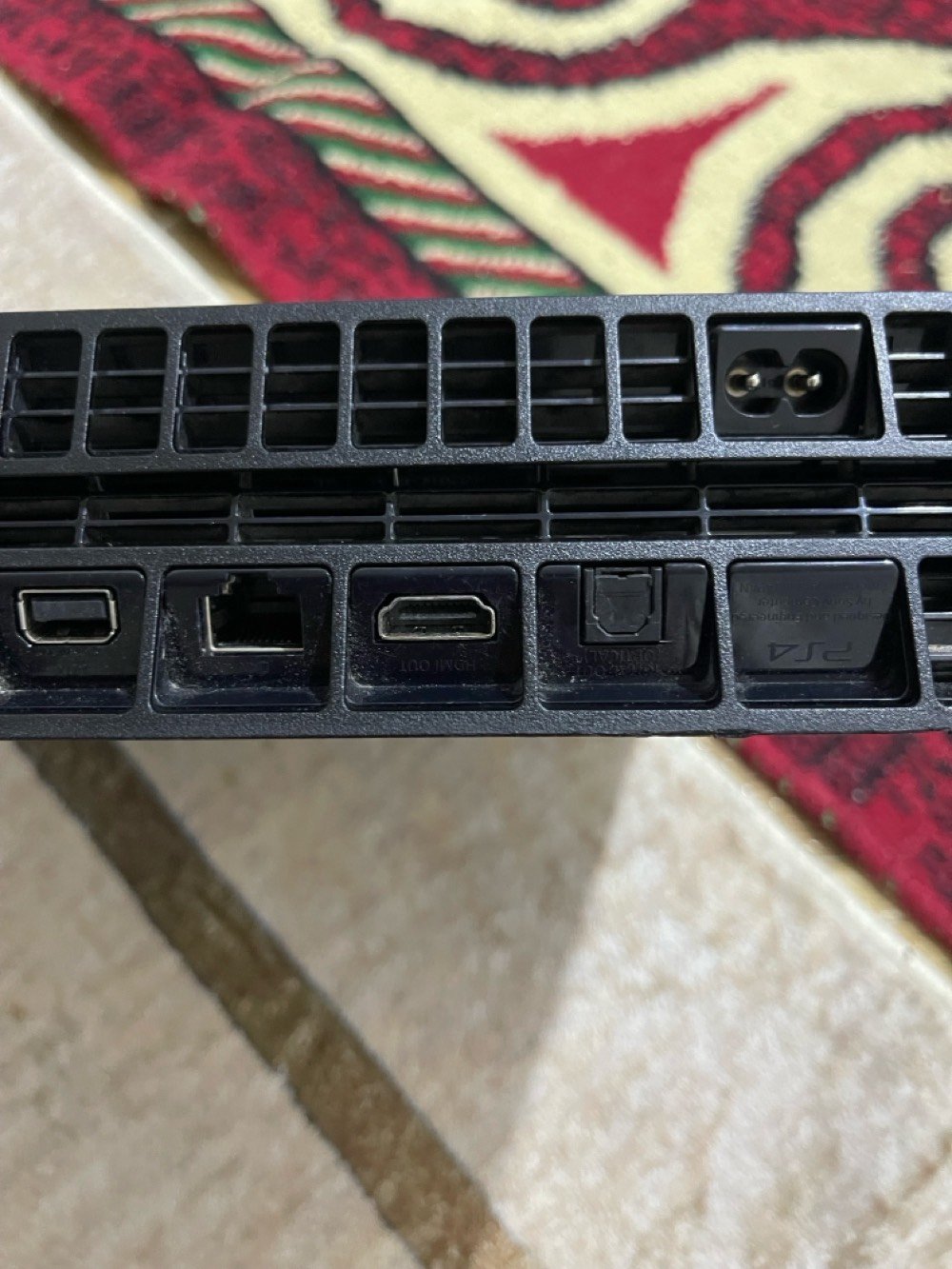 السلام عليكم بلي 4 فات مستعمل بس جهاز جديد نضيف نضافه(99) بلميه اصلي نسخه سعوديه اصلي وما مفتوح ولا مصلح ولا شايف تصليح ملحقات كامله واير (HDM )اصلي من سوني جوستك اصليه وليس تجاريه مكفول من تصليح ولفتح واي خلل تاخذه بلاش ويا قرص درايفر كامل ملحقات تجي تشوفه تشغله وشسوي بيه سوي حسب قناعتك مكاني البصره الزبير. السعر.  [250 ] الف وبيه مجال لمو شراي لا يراسل ولا يتصل رقم تلفون *********** بيه وتساب وخط.  تحياتي الكم. 