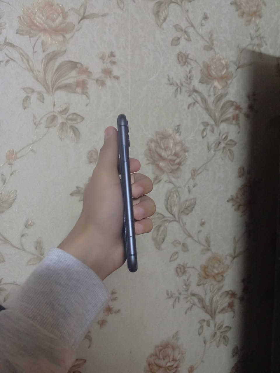 سلام عليكم ايفون ١١عادي ذاكره ١٢٨ جهاز وتر مفتوح يعني مستبدل اي قطعه جهاز علئ وضع شركه وبالنسبه لنضافه انضف من الصور زلغ ما بس  بيع فقط سعر ٢٨٠الف رقمي ***********
