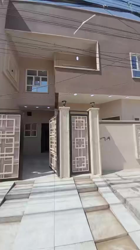 دار للبيع مساحة 100 متر مربع
واجه 10 عمق 10 في زيونة الثانية قرب سومر جمعية الرعاية 
متكون الدار من 
٤ غرف نوم 
استقبال
صحيات داخلي ط ١ وصحيات ط٢
وصحيات خارجية 
نظام دكتات مبردة 
خط كامرات تاسيس كامل
كارت بلدية باسمي اجراءات رسمية 
السعر ١١٧ قابل للتفاوض 
مكلف بل نشر خاص مقفل 
للاستفسار الاتصال على الرقم 
***********. 
***********
