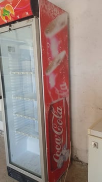 ثلاجة • مستعمل شوية • فيها مجال