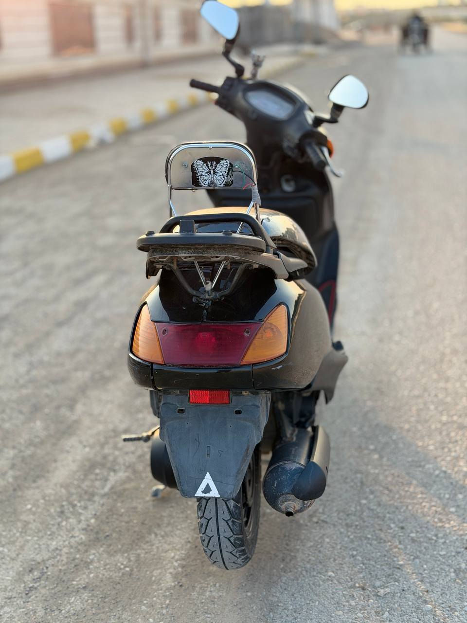 سلام عليكم        مكاني كوت شهداء 

دراجه سبيسي ياباني دراجة ناعمه وصافيه وخير من الله كله شغال سلف هندر كهربائيات دبل اشاره دراجه حلوه ومرتبه السعر 600 وبيه مجال الشراي بي خير ويدلل  رقمي *********** أو خاص
