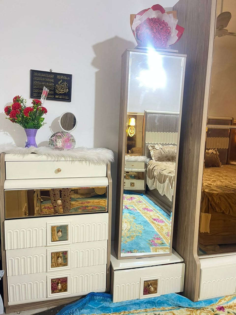 السلام عليكم
غرفة نوم ايطالي نضيفه بيها اضرار بسيطة
ضخمه ثقيله
السعر مليون و250 الف
للاستفسار ***********
