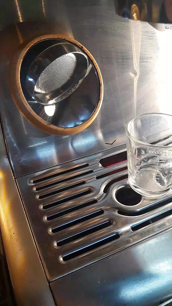 نفس المكينه نفس الكهوة نفس الباسكت نفس البولتافلتر التغير بالطاحونات شوفو الفرق بالاستخلاص


**إذا كنت صاحب هذا الإعلان وتريد حذفه لأي سبب، رجاءا أرسل رسالة إلى الدعم الفني**