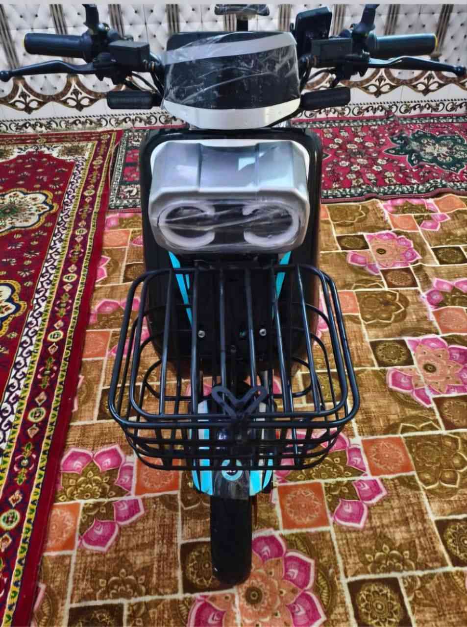 باسكل شحن R7 جديد للبيع 2025
هذه يجي احسن واسرع من R9 
مكان: كربلاء 
الحجم  300_10 اكبر حجم
الون : اسود مميز 
الون الويل :اسود :مميز
المواصفات
السرعه :109 حقيقية
يعمل بنضام 4سرع زائد خاصية الرجوع للخلف
جهاز إنذار :عند السرقة
قفل التاير الخلفي
قفل السرج : او البطارية 
ويل كب.
بطاريات 5 ونلي 60A....... 12V
بايدر مساعد :وايضا يشحن البطارية
سلة أمامية 
تيرات :جوبلس
بريكات: دسك هايدروليك امامي وخلفي 
دواسات دبلات :4 :2 أمامي :2 خلفي
اشاير يمنه يسره دبل اشارة 
لد :نهاري
لد :ليلي
لد :ليلي :إضافي
لد :خلفي
مفتاح 🔑 و بصمة تشغيل عن بُعُد و كارت لمس
شاشة تقرأ :العطلات :والسرعة :والكيلو متر:وشحن البطارية.
وغيرها من المواصفات
السعر 525 الف وبي مجال

لاستفسار خاص او علـّۓ. الرقم اسفل
***********
