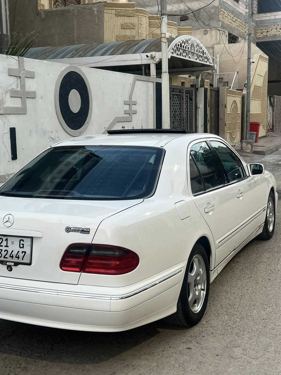 السلام عليكم رمضان كريم 🌒
مارسدس ام عيون موديل 2001 
رقم شمالي الجديد وبسمي 
سياره جديده ع وضع الشركه 
فول موصفات واحد ع واحد 
محرك سته سلندر 
حجم 320
العنوان البصره 
 السعر 145$
رقم الموبايل ***********
