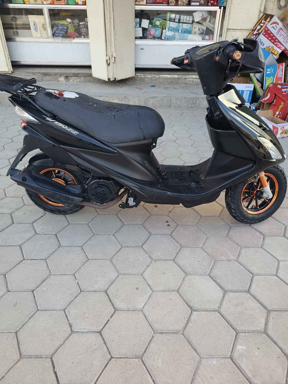 ادرس ماليزي مكينه فول كلشي شغال بيه
دراجه بلباكيت 
السعر 400 وبيه مجال 
***********
